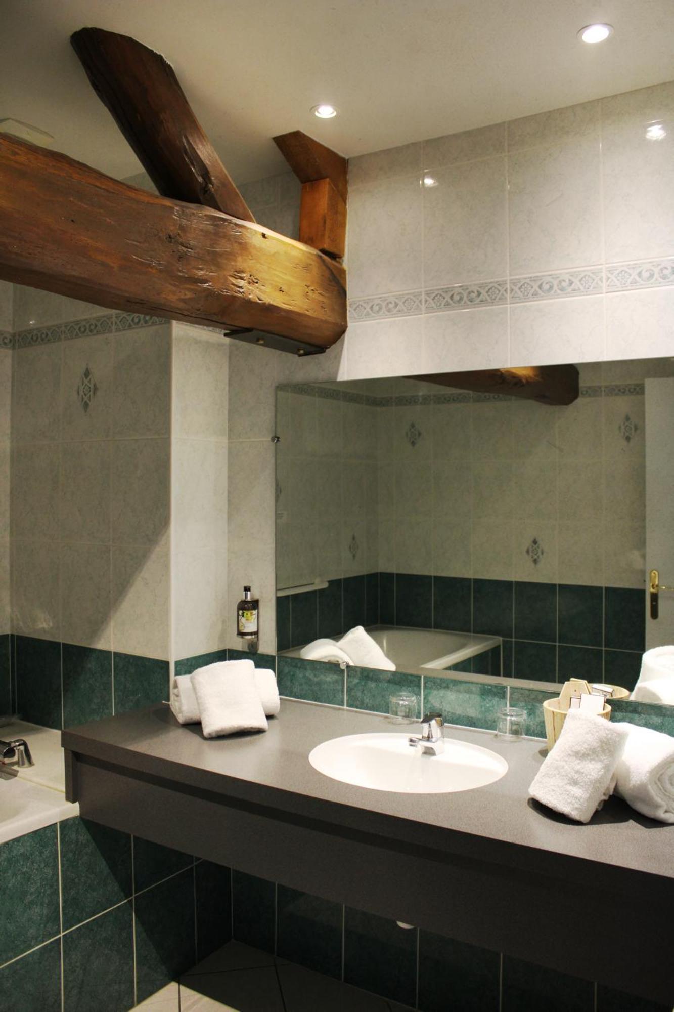 Auberge Du Lac, Sure Hotel Collection By Best Western Mesnil-Saint-Pere Exterior photo
