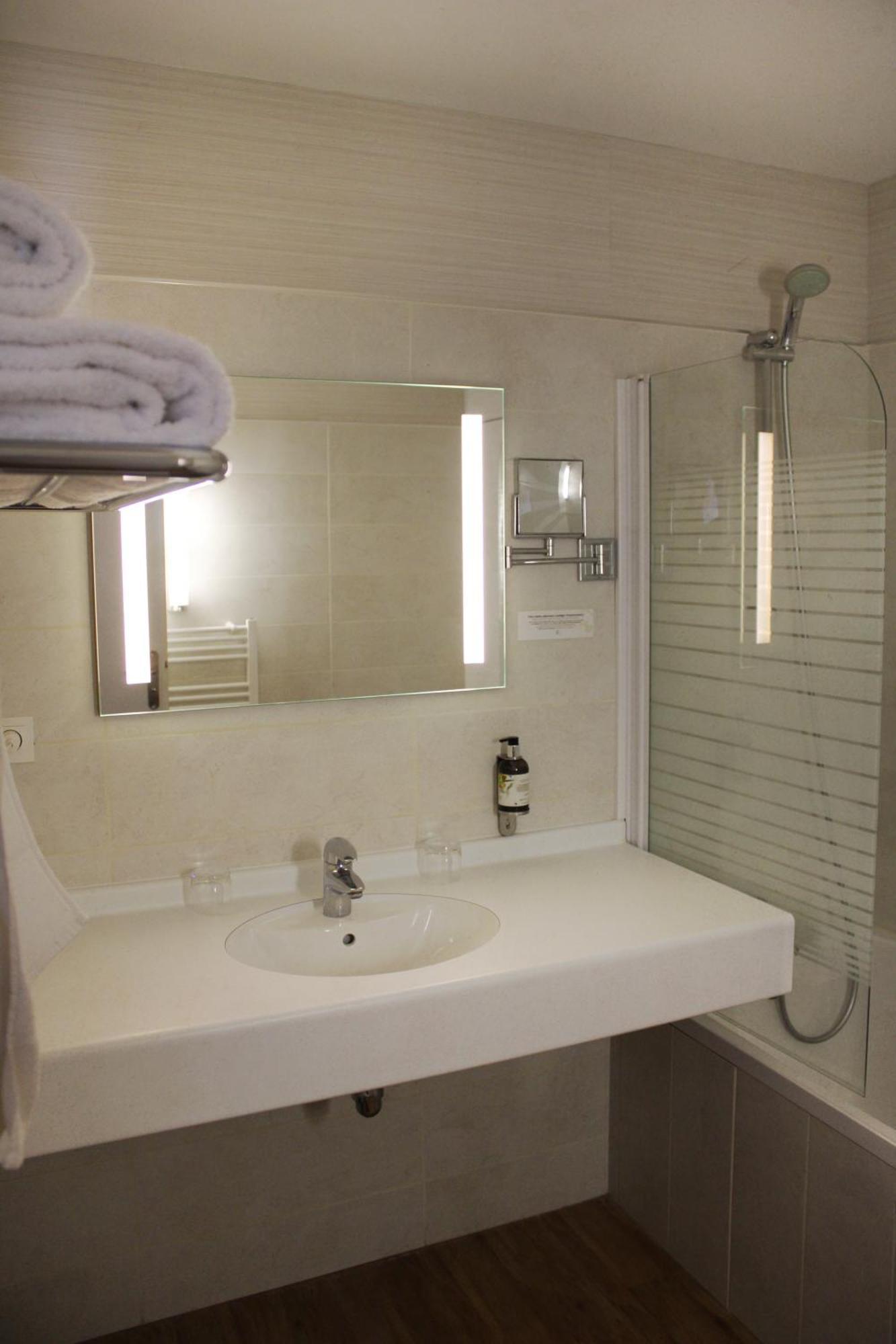 Auberge Du Lac, Sure Hotel Collection By Best Western Mesnil-Saint-Pere Exterior photo