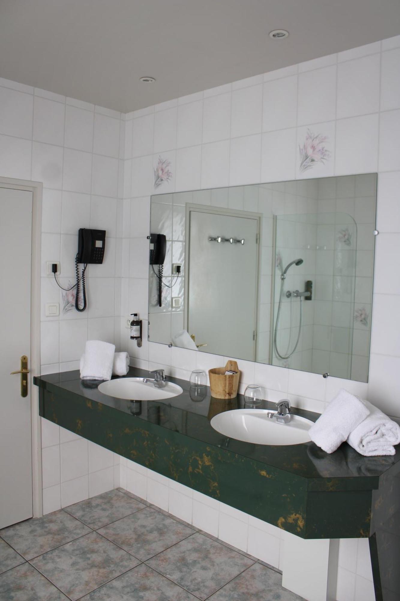 Auberge Du Lac, Sure Hotel Collection By Best Western Mesnil-Saint-Pere Exterior photo